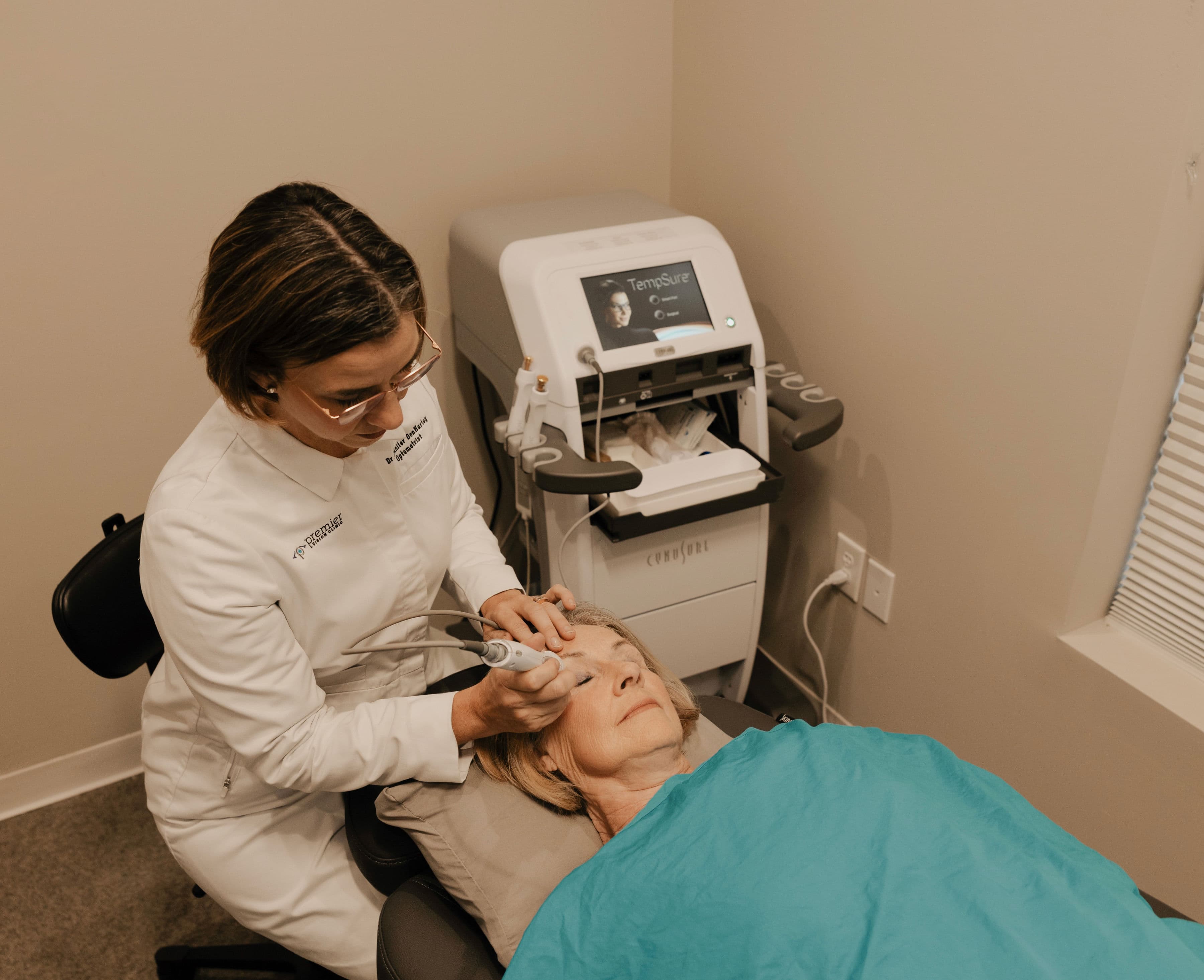Dr. Jennifer Denhartog