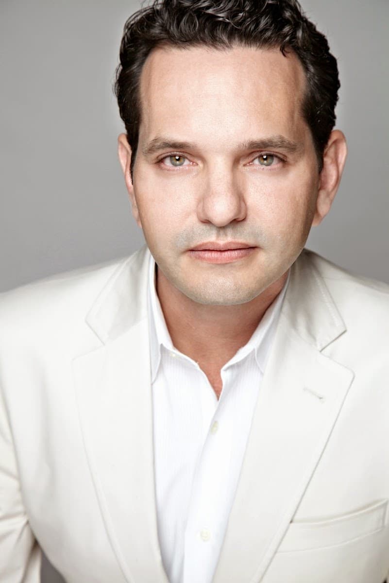 Leonel Calderón, M.D. - REFRESH YOUR BEAUTY photo 1 of 7