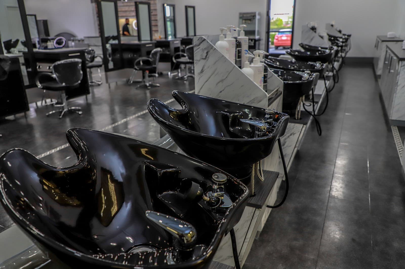 TENAJ Salon Institute