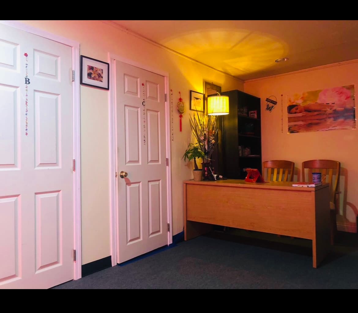Rose spa massage photo 1 of 4
