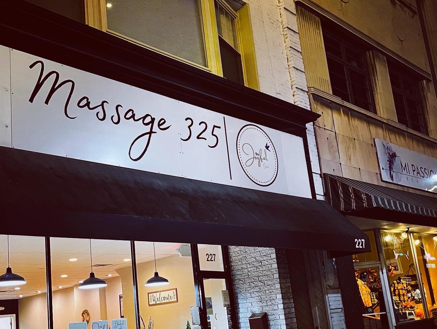 Massage 325 photo 1 of 4