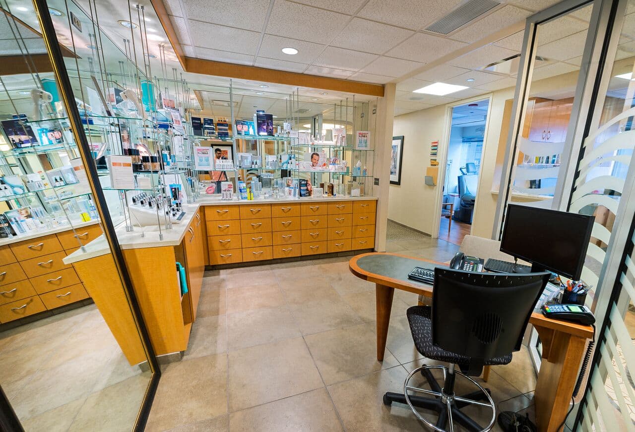 Pinski Dermatology & Cosmetic Surgery - Millennium Park