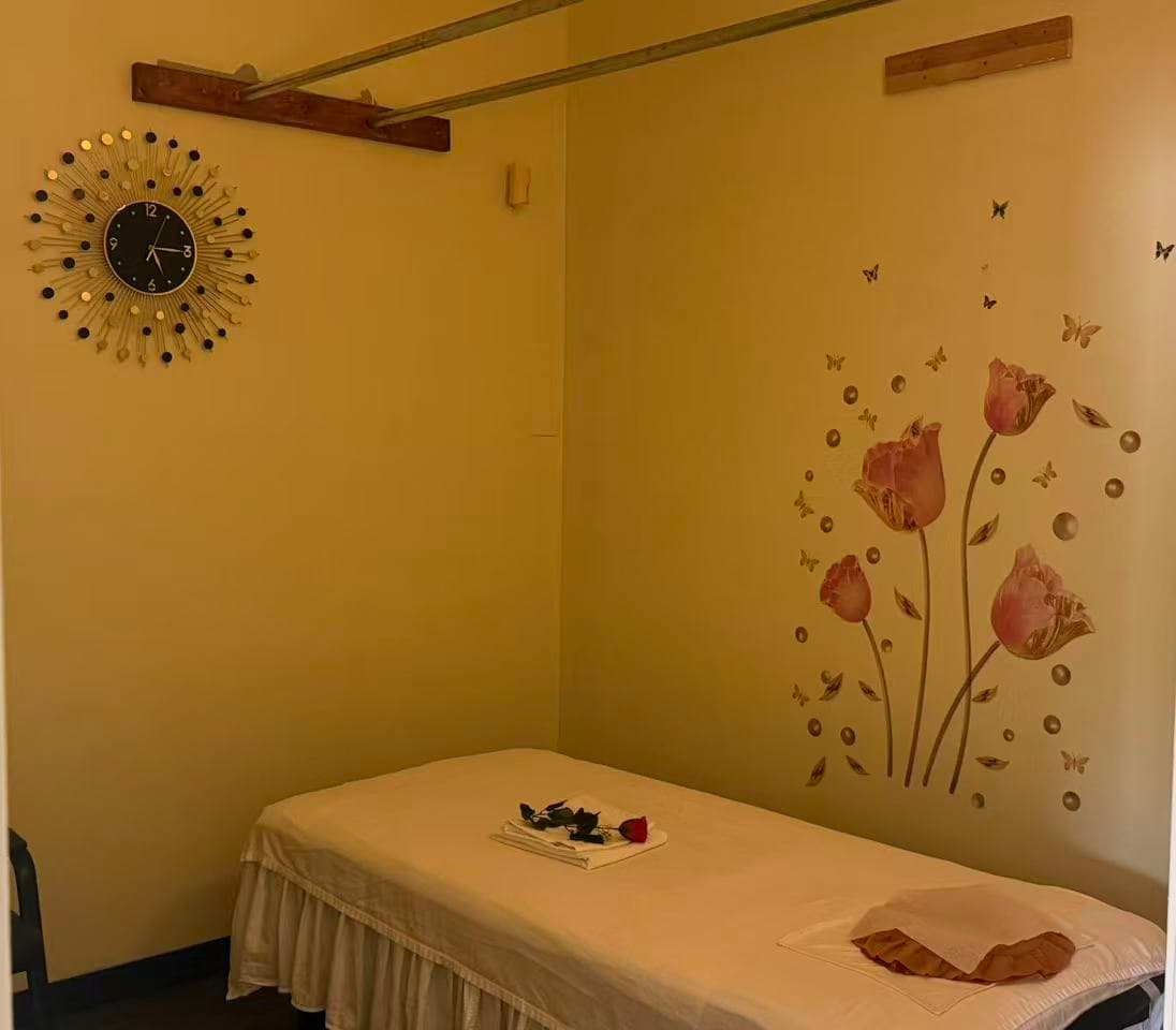 Rainbow Spa Massage photo 1 of 7
