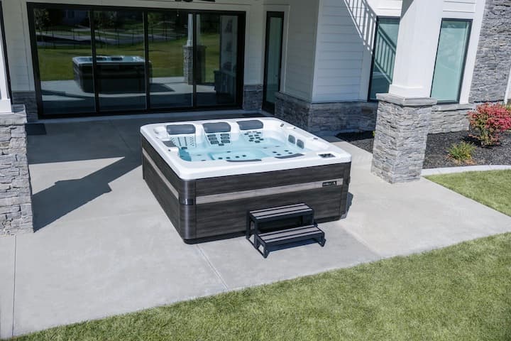 Bullfrog Spas Factory Store - Springville, UT