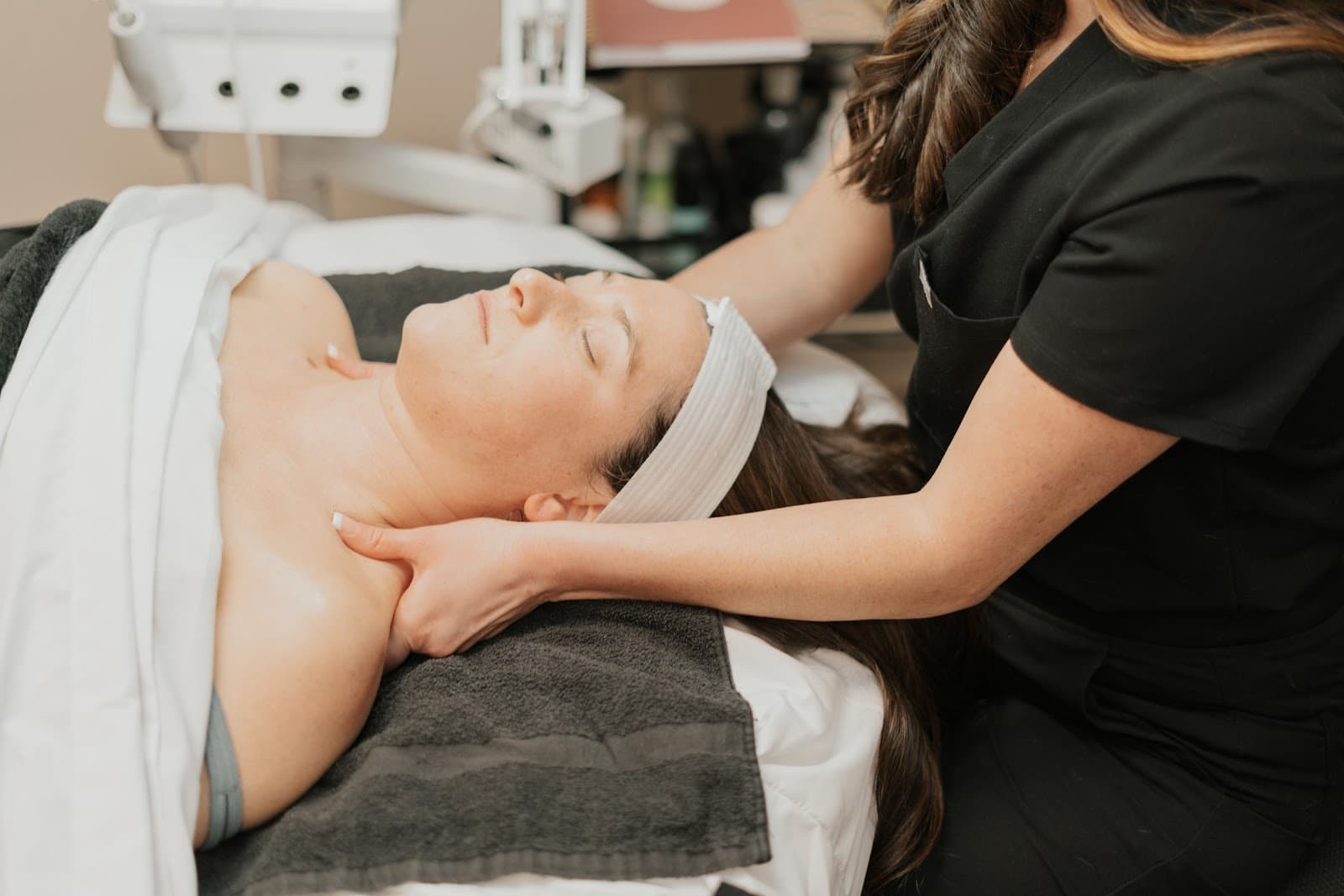Bea’s Beauty - Andover, Ma | Facials | Waxing | Microneedling| Dermaplane | Tinting