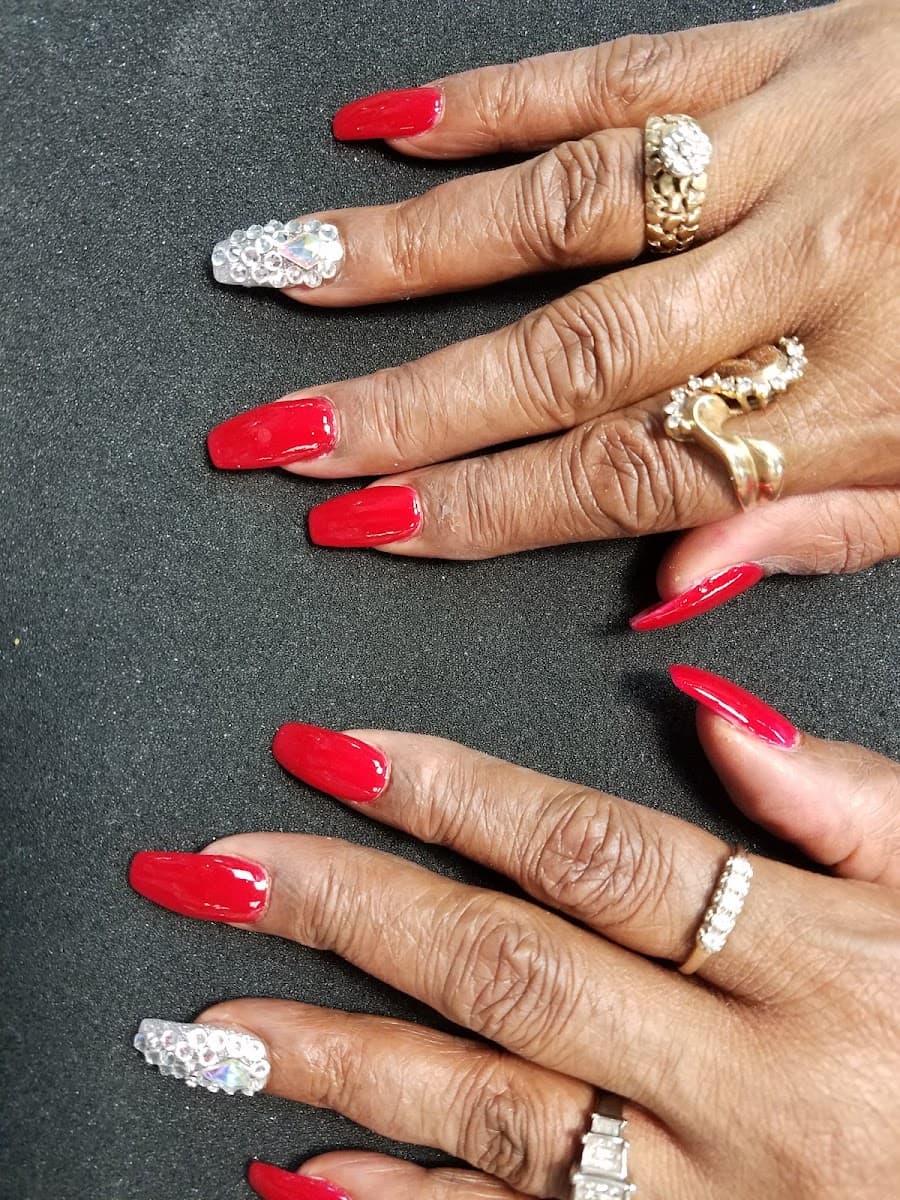 Deluxe Nails photo 1 of 8