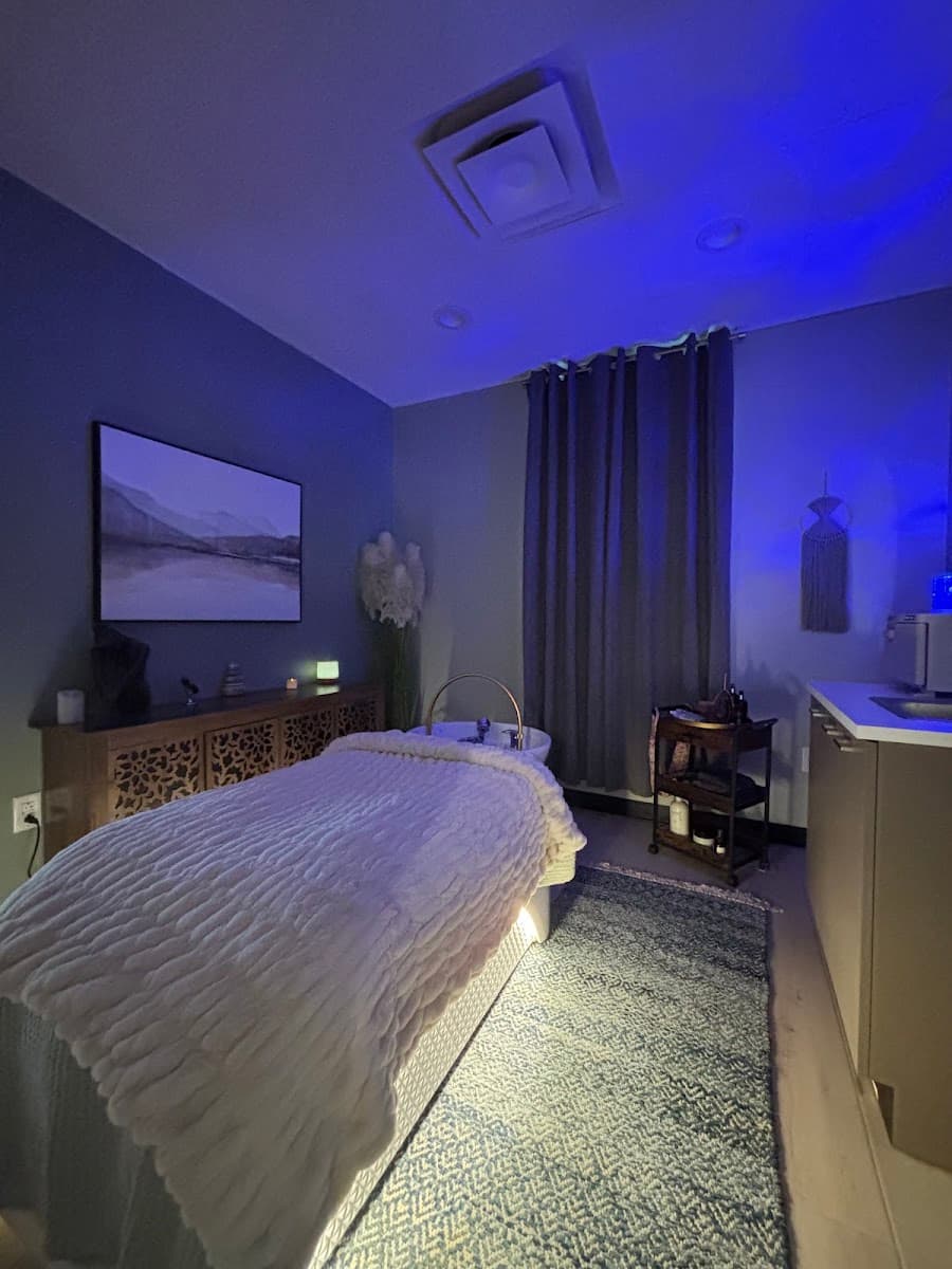 Heavenly Bliss Headspa & Spa Suites