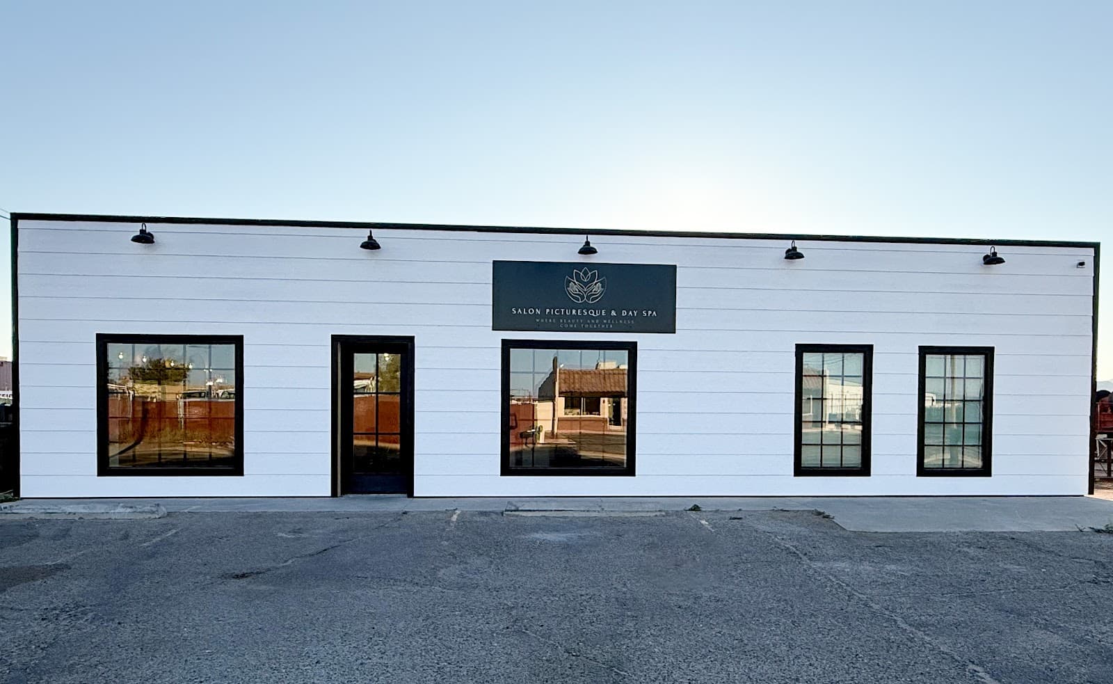 Salon Picturesque & Day Spa