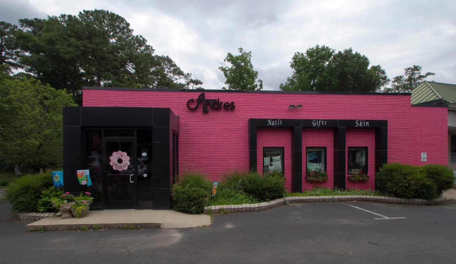 Andres' Day Spa & Unique Gifts