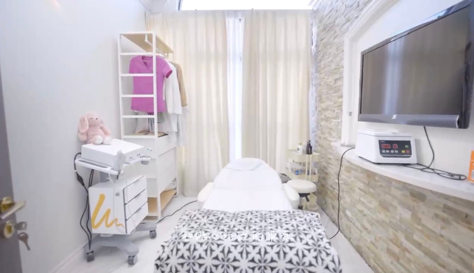 Larissa Cosmetic Surgery 瑞莎国际医学美容 photo 1 of 3